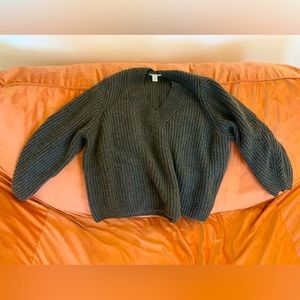 V neck H&M knit XL cozy sweater